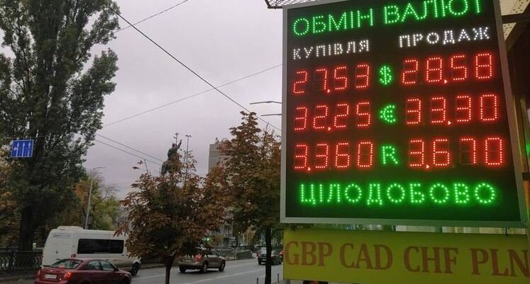 Спекулянты взвинтили курс доллар: украинцы бросились скупать валюту