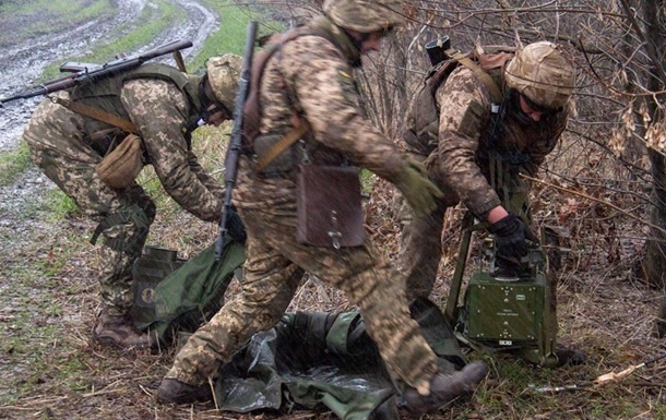 Сепаратисты на Донбассе 11 раз открывали огонь по украинским позициям