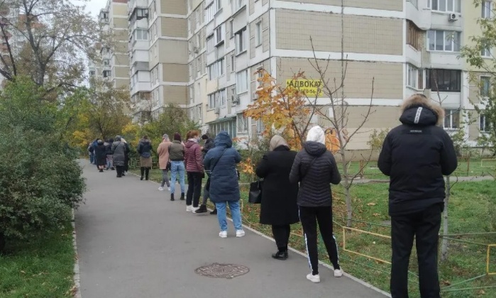 Тест на COVID-19: в Киеве выстроились длинные очереди
