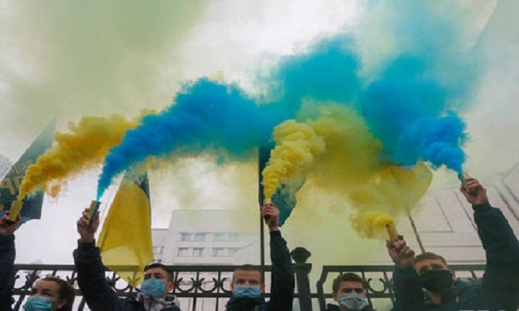 Большинство украинцев уверено, что события в стране развиваются в неправильном направлении