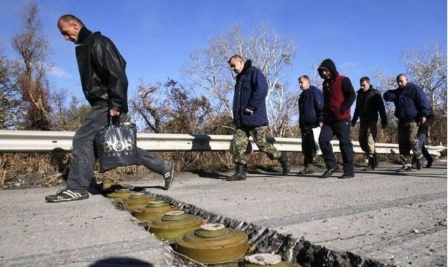 «ДНРовцы» минируют местность, обочины и дороги