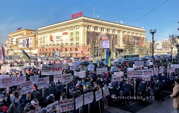 Харьковчане вышли на протест против карантина выходного дня