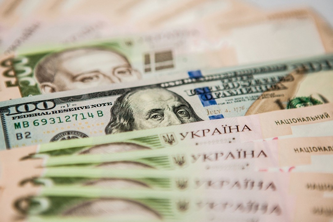 Курс доллара в Украине: американская валюта упала до минимума за два месяца