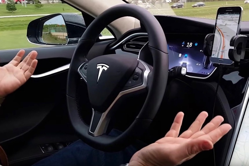Автопилот Tesla протаранил попутный автомобиль на скорости 219 км/ч