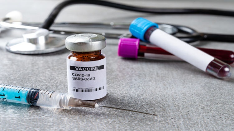 В США на подходе вторая вакцина от COVID-19: что уже известно и купит ли ее Украина