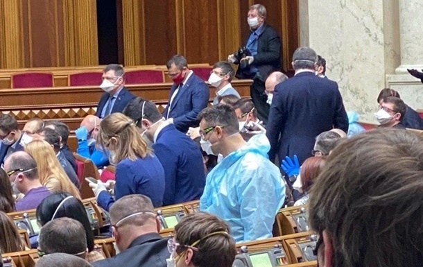 Депутаты провалили голосование за отмену карантина выходного дня