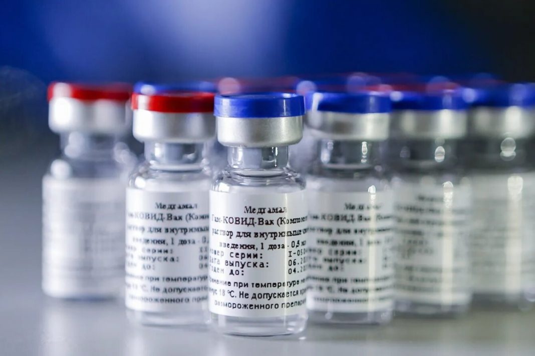 Венгрия получила первую партию российской вакцины против COVID-19