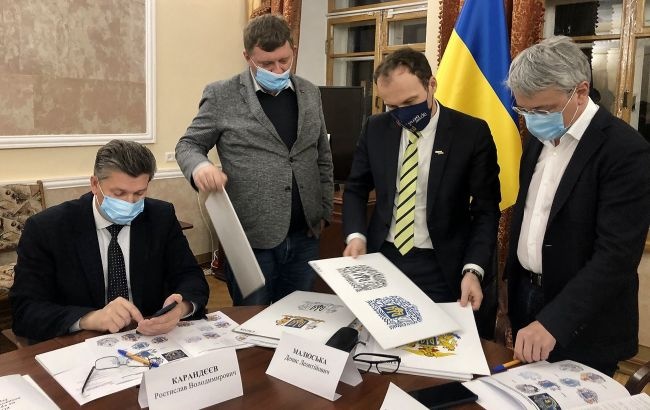 Лучше никакого: украинцы шокированы рисунком большого герба