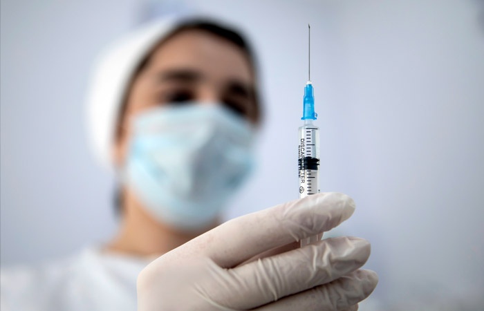 В России до конца года начнется массовая вакцинация от COVID