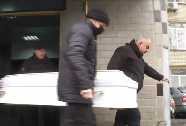 Громкий скандал: морг в Киеве умудрился перепутать покойниц