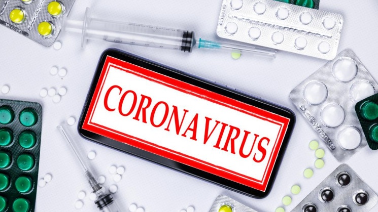 Антибиотики при COVID не работают: врач предупредил о смертельных последствиях