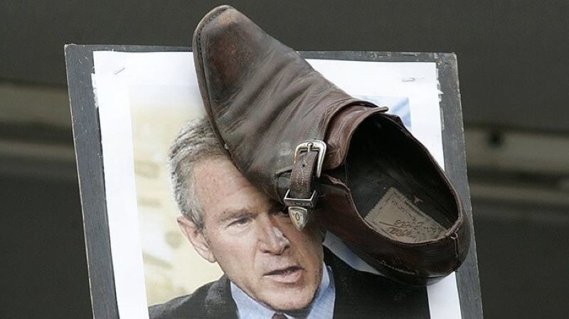 Туфли, брошенные в Джорджа Буша за $10 миллионов