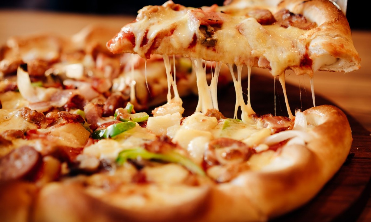 Не так просто, как вы думали: как правильно есть пиццу