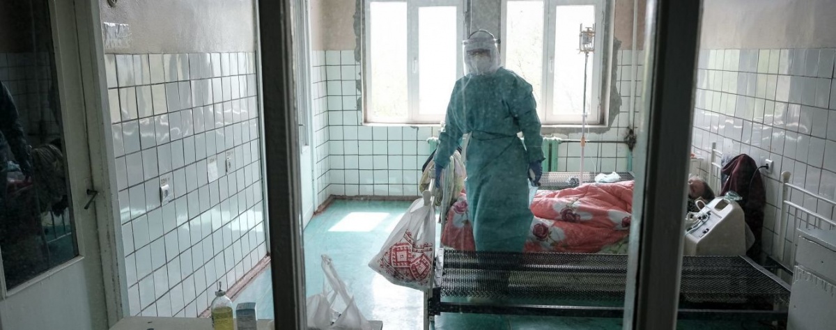 COVID-19 в Украине: за сутки умерло рекордное количество больных
