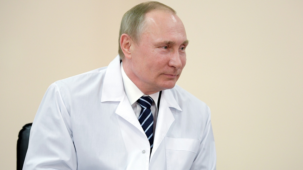 Путин не привился от коронавируса российской вакциной: в Кремле назвали причину