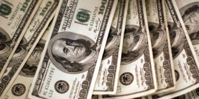 В Украине заметно подешевел доллар