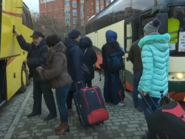 Украинских заробитчан начали массово депортировать из ЕС