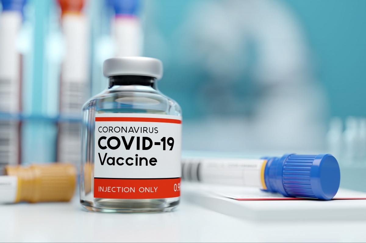 Генетик назвал возможное побочное действие вакцины против COVID-19