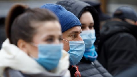 Подавляющее число украинцев выступают за массовое тестирование на коронавирус