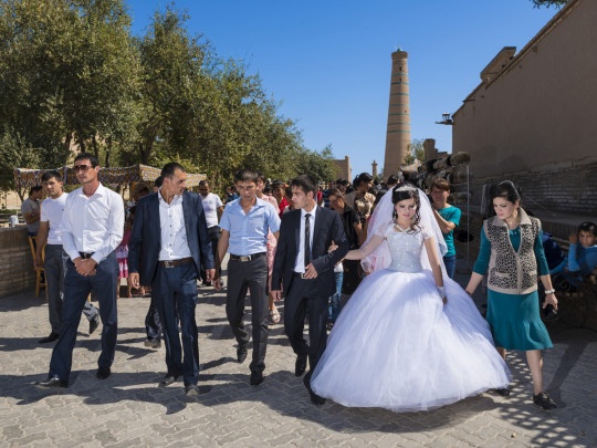 Проверили девственность при всех: в Узбекистане жестоко обошлись с невестой