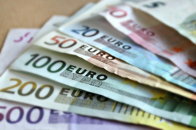 Резкий рост стоимости евро: не пора ли отказаться от доллара