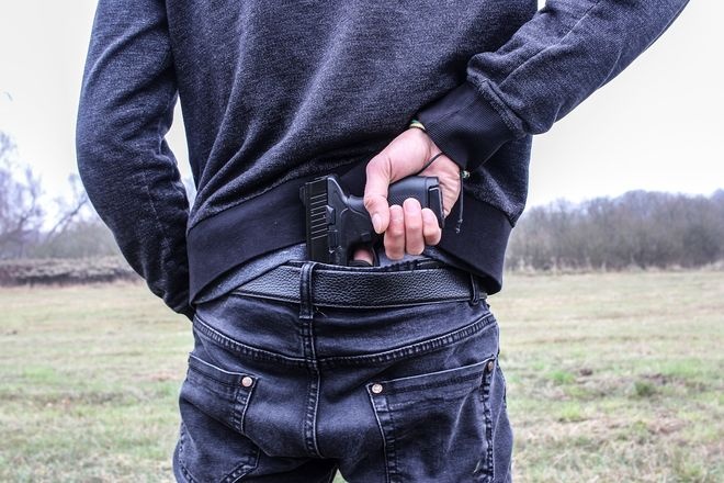 Право на самозащиту: украинцы все чаще интересуются пистолетами и револьверами