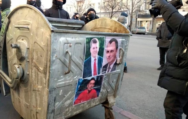 В Харькове под зданием горсовета начались акции протеста