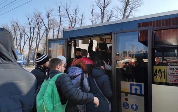 В Киеве общественный транспорт перевели на особое положение