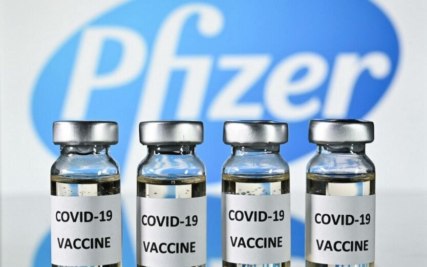 Вакцину Pfizer официально одобрили в США