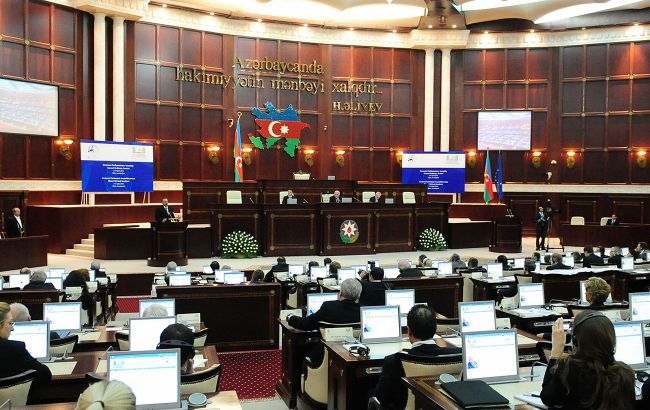 Парламент Азербайджана одобрил отмену военного положения