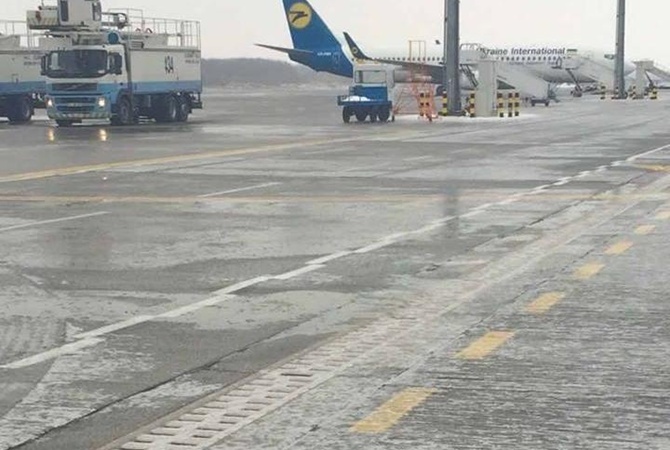 В аэропортах Киева гололед привел к коллапсу: самолеты не смогли приземлиться