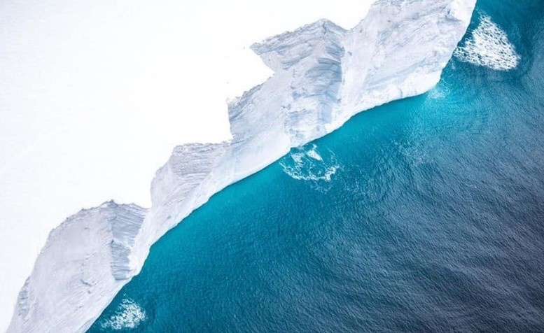 Разрушение самого большого в мире айсберга сняли на камеру