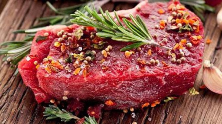 Почему нежелательно питаться красным мясом: ответ медиков