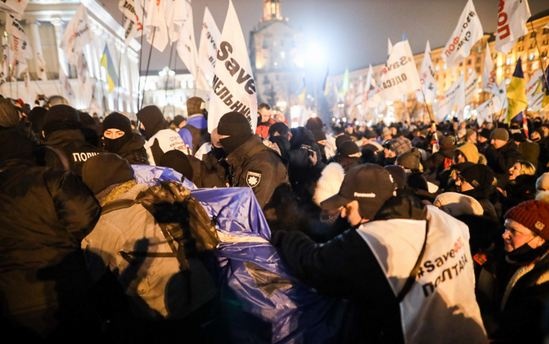 На Майдане силовики разогнали протестующих