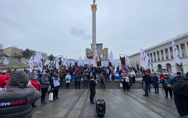 В Киеве на Майдан подтягиваются протестующие