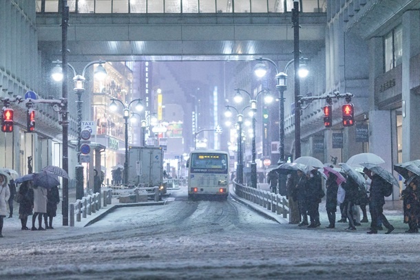 На Японию обрушился мощный снегопад: за сутки выпало около 1,2 метра снега