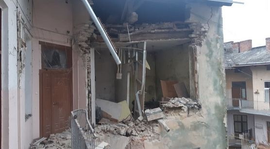 Во Львове взрыв в жилом доме "снес" стену третьего этажа