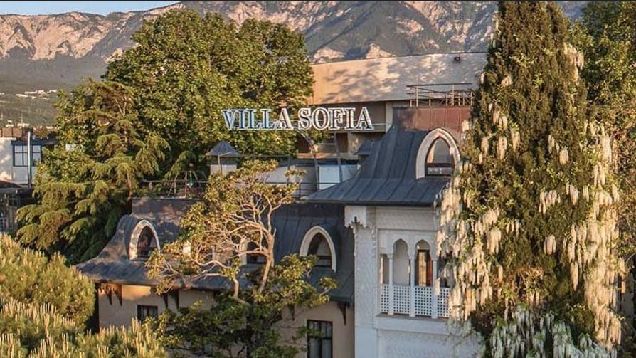 София Ротару продает отель в Ялте за 25 миллионов евро и почему-то тайно