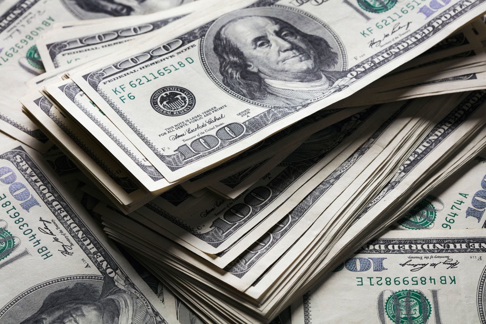 Курс доллара неожиданно снизился на межбанке
