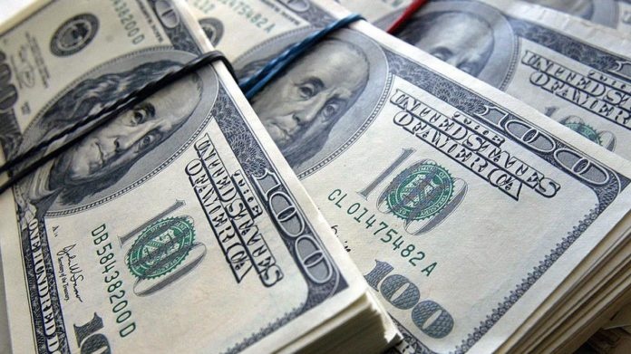 Доллар в Украине: что происходит с валютой накануне праздников