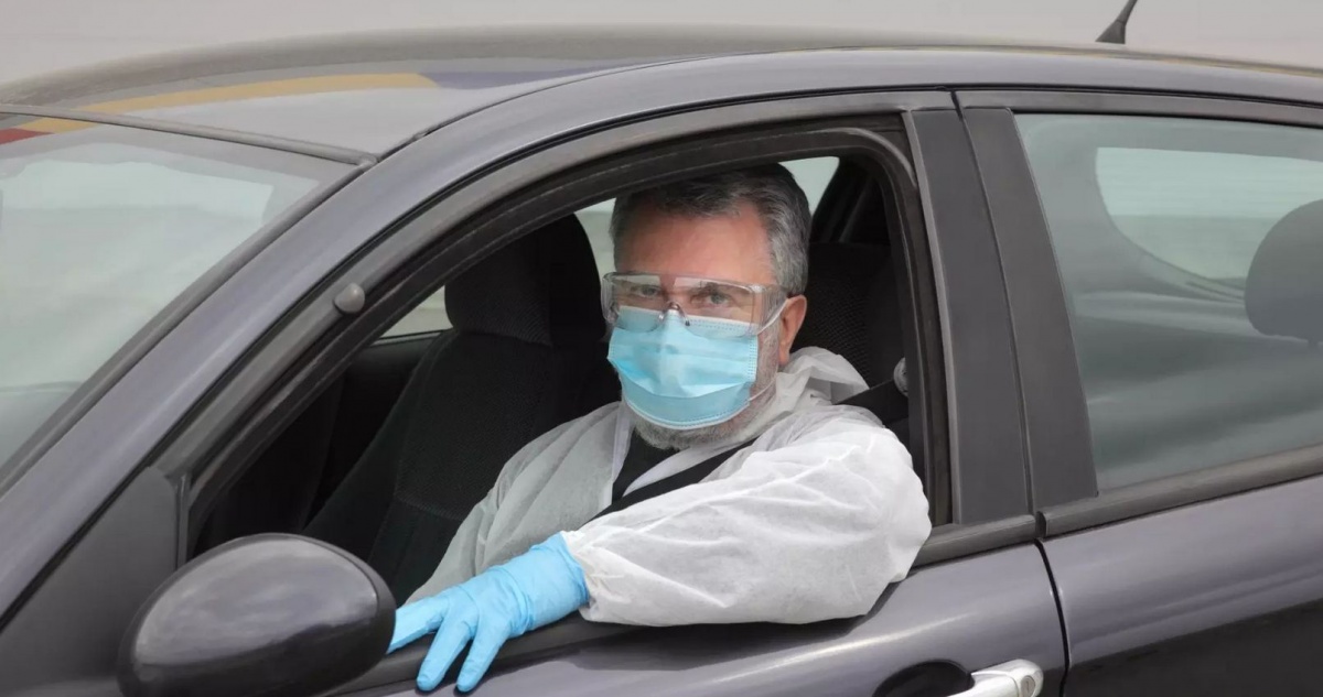 Коронавирус скапливается внутри авто за 15 минут: как снизить риск заражения