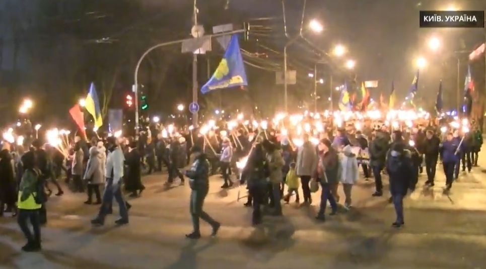 День рождения Бандеры: в Киеве 1 января устроили факельное шествие