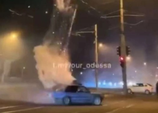 В Одессе дрифтер запустил фейерверк из движущегося авто