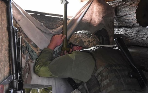 За сутки сепаратисты на Донбассе пять раз открывали огонь по украинским позициям