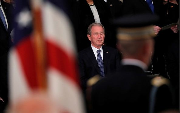 Джордж Буш сравнил США с "банановой республикой" после штурма Капитолия