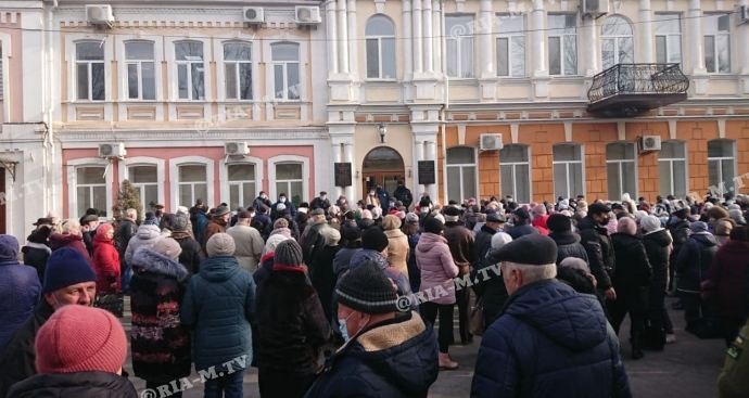 Антитарифный майдан собрался в Мелитополе: прибывает все больше людей