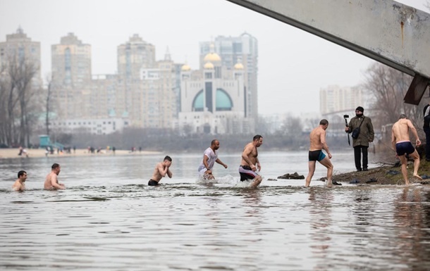 Крещение Господнее: где и как искупаться в Киеве
