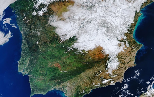 Европейское космическое агентство показало спутниковые фото заснеженной Испании