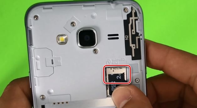 Samsung оставил смартфоны без карты памяти: подробности