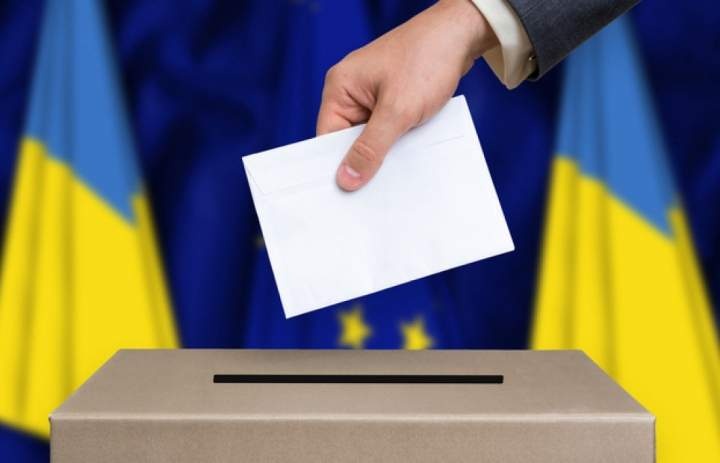 В  трех городах Украины стартовали повторные выборы мэров: что нужно знать